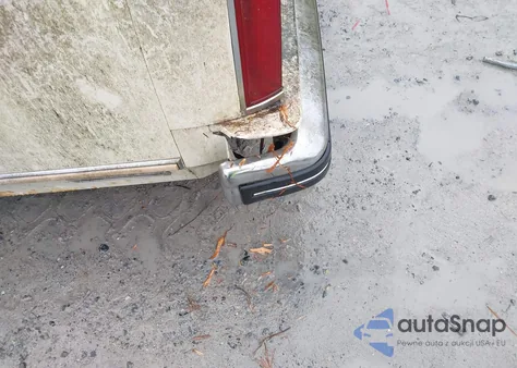 1984 Lincoln Town Car z USA, uszkodzony, nr VIN 1LNBP96F0EY648835